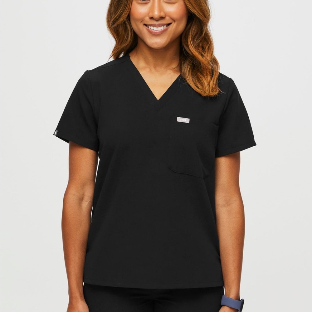 Black one pocket Catarina scrub top MP
